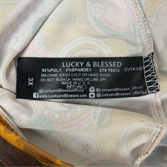 Lucky & Blessed Plus Women's Western Print Short Sleeve Ruched Top. Size 3X. - Picture 7 of 7